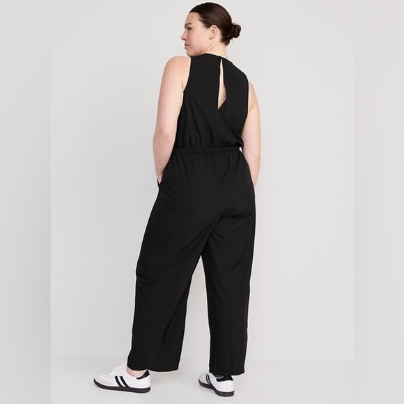 NWT Old Navy Waist-Defined StretchTech Jumpsuit in Black - Picture 1 of 15